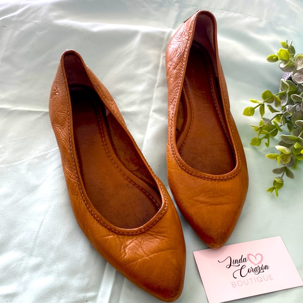 Women's Tan Flats